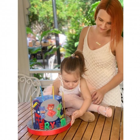 Gözde Şenkal | Güzellik Uzmanı | Kalıcı Makyaj Uygulamaları